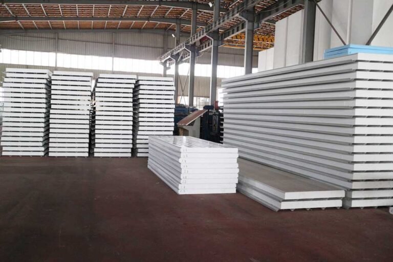 أسقف ساندوتش بانل في الدمام : الجودة، العزل، والاختيار الذكي للبناء الحديث